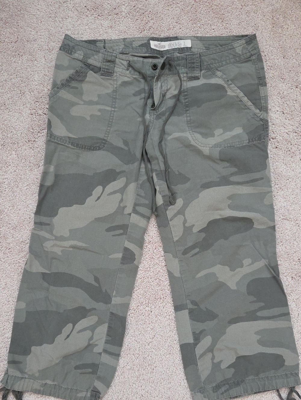 Hollister Camo Capri Pants
